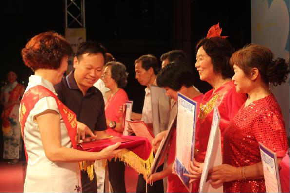 【暖阳】情牵暖阳，快乐耆心—-“中山市退休职工活动中心长者学堂·暖阳分点” 2016年中期汇报演出完满谢幕！