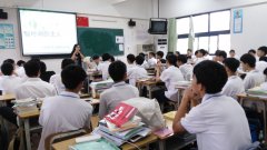 【市教体局】做时间的主人——记机械科14汽修1班主题班会活动
