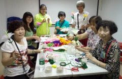 【石岐居家养老服务】“花样人生”丝网花小组