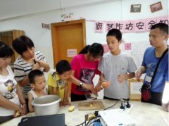 【儿童福利院】  “厨艺作坊”之安全知多点