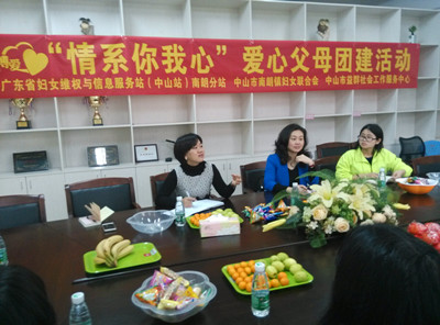 谭园长（左一）给予回应_副本.jpg
