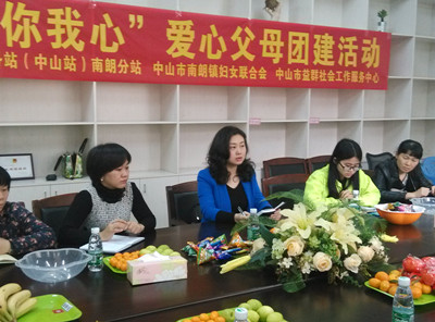 镇妇联简主席（中间）给予回应_副本.jpg