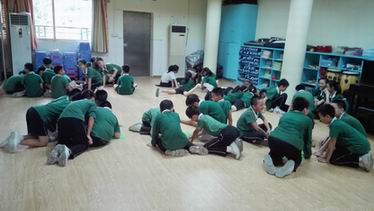 学生分组讨论2.jpg